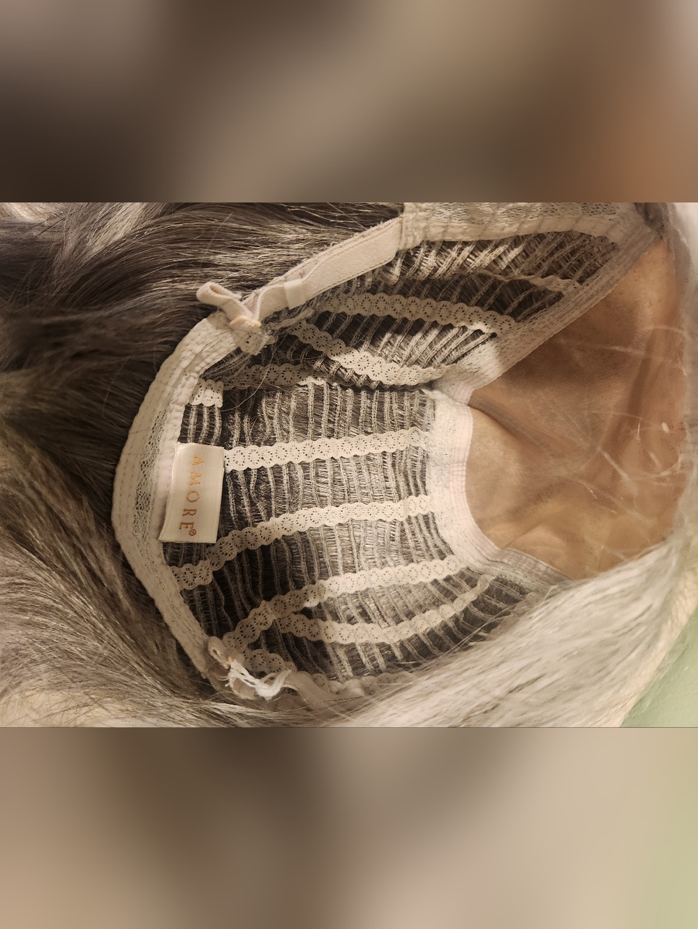AMO Silver Gray Short Layered Wig - Picture 6 of 7